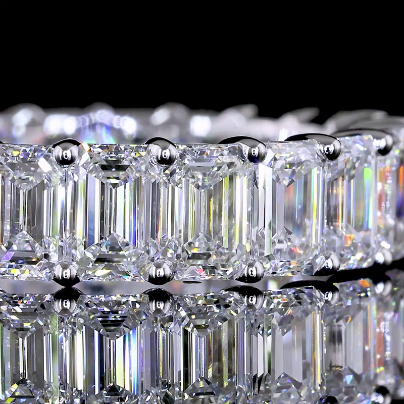 4-1/2ctw Emerald Prong Diamond Eternity Band