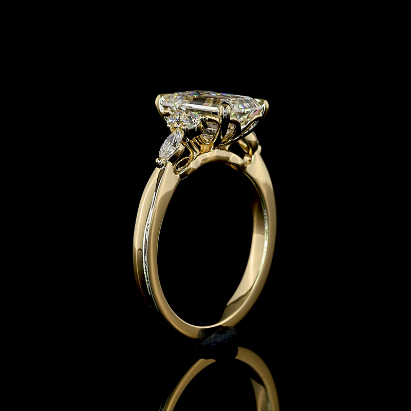 2-1/2ct Prong Emerald Special Engagement Ring